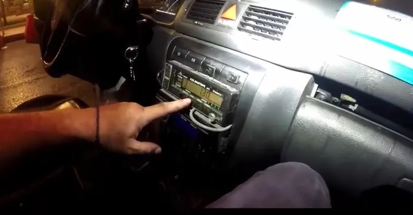 Στη δημοσιότητα βίντεο που δείχνει πως «πειράζουν» τις  ταμειακές μηχανές σε ένα ταξί