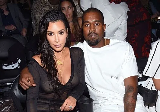 Ο Kanye West κοίταξε άλλη και η Kim αντέδρασε ακριβώς όπως ΟΛΕΣ οι γυναίκες! (video)