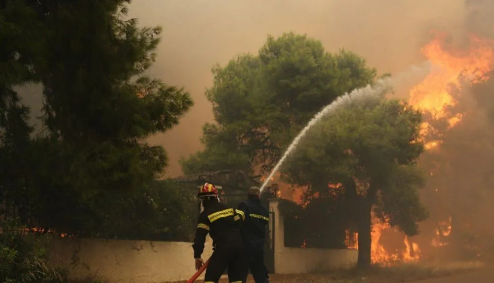 Φωτιά: Ενεργά μέτωπα πυρκαγιάς σε Καλλιτεχνούπολη, Κινέτα, Ζεμενό και Χανιά!