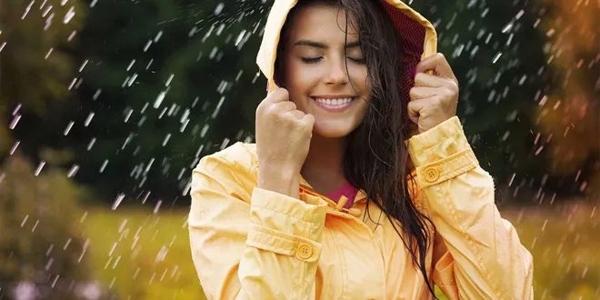 10 fun πράγματα που μπορείς να κάνεις με την παρέα σου ενώ βρέχει