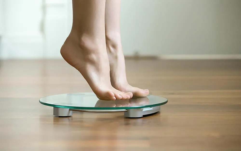 8 φυσικοί τρόποι για να χάσεις βάρος από το... σπίτι!
