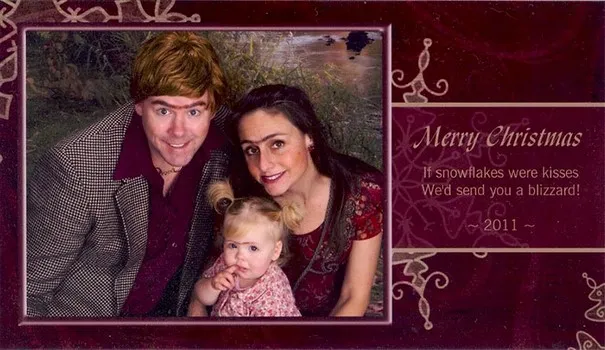 Ένα ζευγάρι στέλνει τις πιο αστείες κάρτες Χριστουγέννων και είναι ΥΠΕΡΟΧΕΣ!