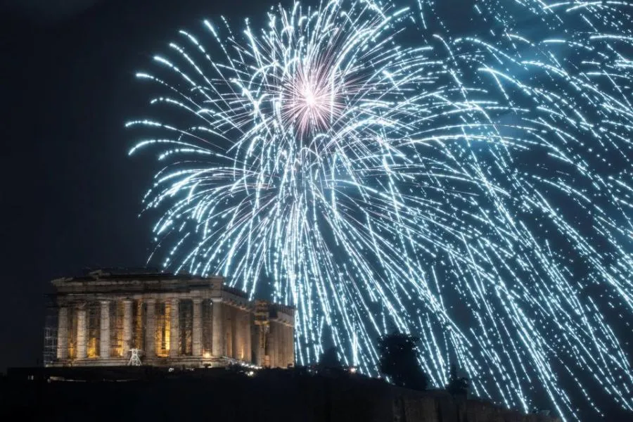 Πυροτεχνήματα: Ο ουρανός έλαμψε την Πρωτοχρονιά σε πολλές πόλεις!