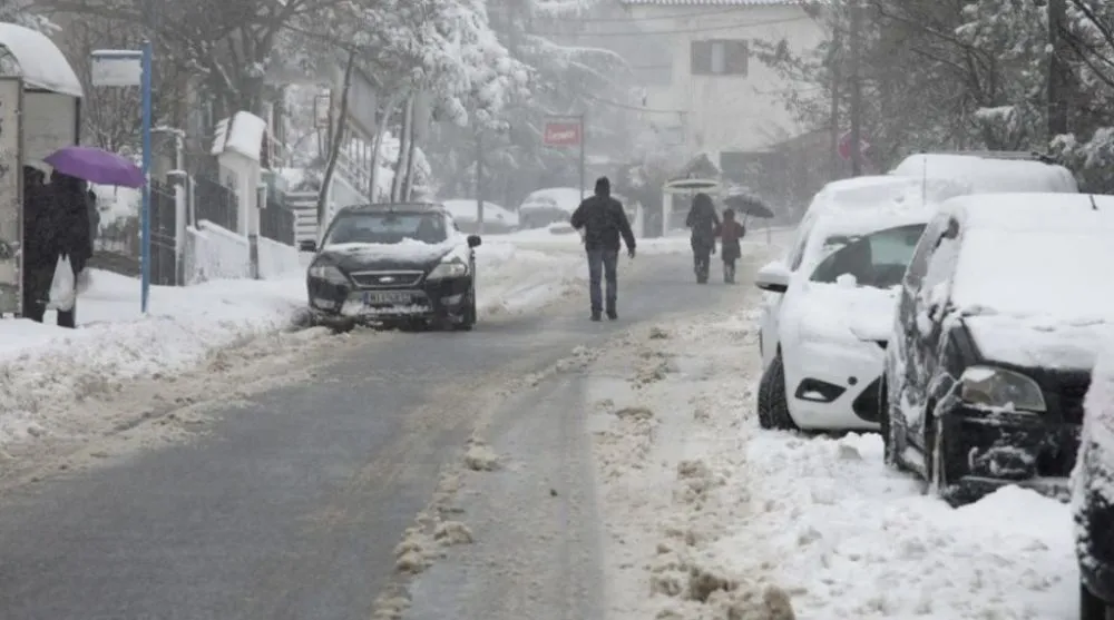 Καιρός: Η Ωκεανίς φέρνει χιόνια μέχρι και στο κέντρο της Αθήνας - Προειδοποιεί η ΕΜΥ