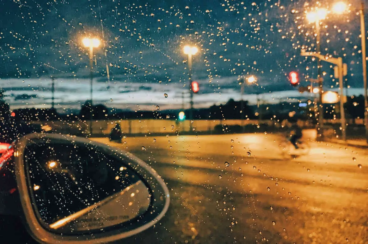 8 απαραίτητες συμβουλές για την οδήγηση σε κακές καιρικές συνθήκες