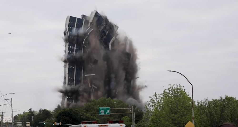 Μέσα σε 15 δευτερόλεπτα κατέρρευσε ο Μartin Tower στην Πενσυλβανία!