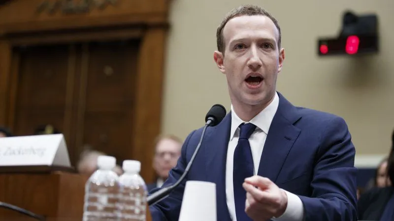 Μαρκ Ζούκερμπεργκ: Θα παραιτηθεί τελικά από την προεδρία της Facebook;