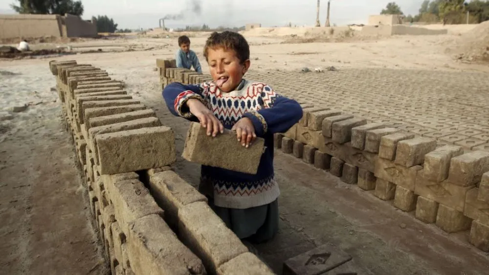 Παγκόσμια Ημέρα κατά της Παιδικής Εργασίας 2019: Τα παιδιά πρέπει να παίζουν κι όχι να εργάζονται!