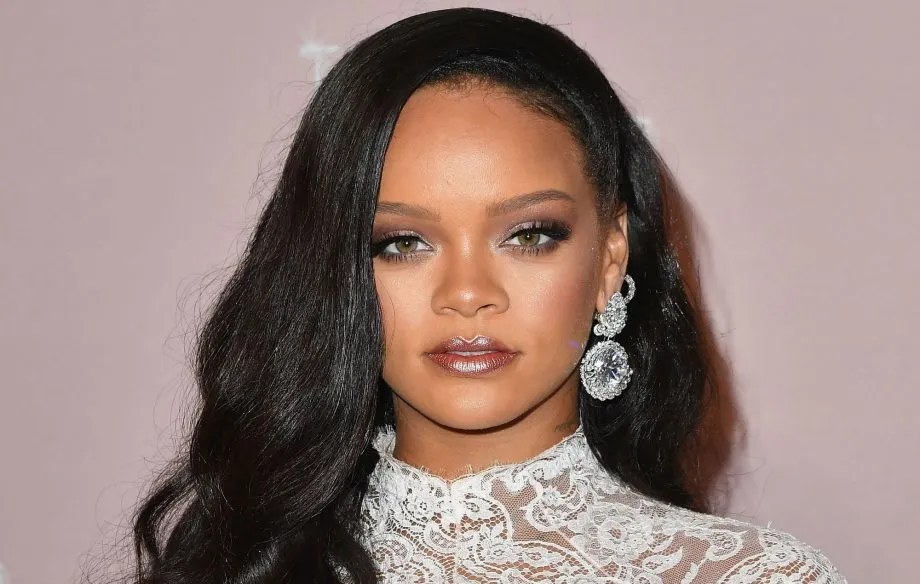 Rihanna: Η πιο πλούσια τραγουδίστρια στον κόσμο σύμφωνα με το Forbes!
