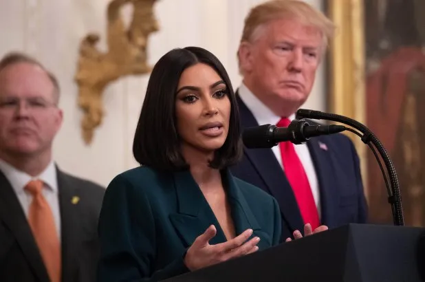 Κι όμως η Kim Kardashian έδωσε μία ομιλία στον Λευκό Οίκο για την επανένταξη των κρατούμενων!