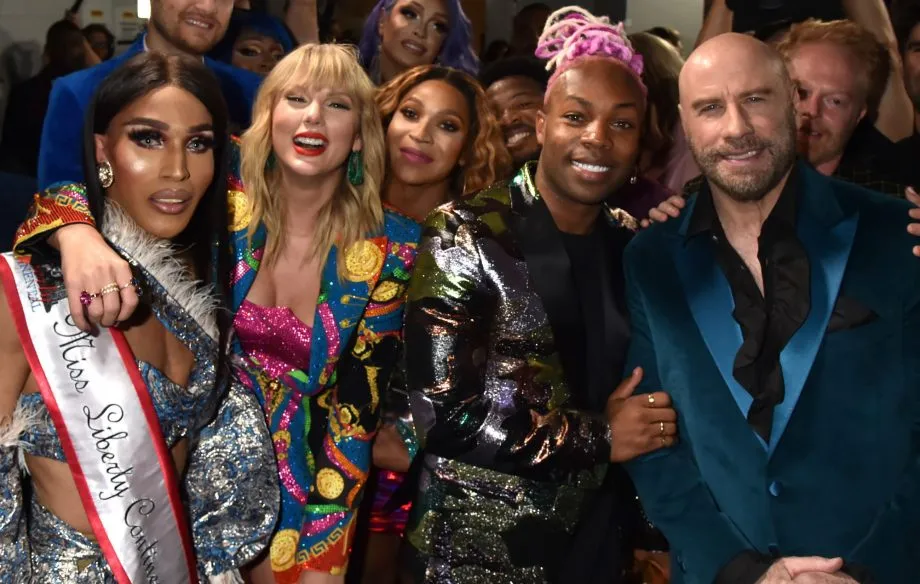 MTV Video Music Awards 2019: Ο John Travolta μπερδεύει τη Taylor Swift με μία drag queen και γίνεται το απόλυτο viral
