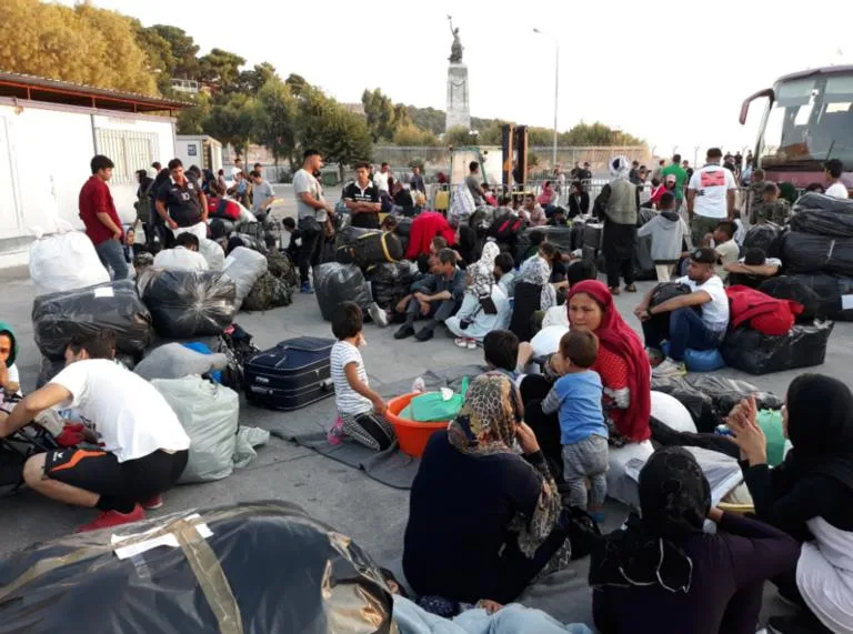Μυτιλήνη: Σε εξέλιξη βρίσκεται η επιχείρηση μετακίνησης 1.500 προσφύγων και μεταναστών
