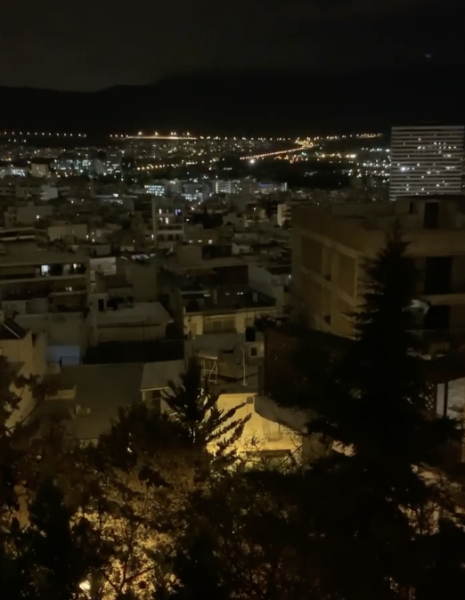 Κορωνοϊός: Το χειροκρότημα αλληλεγγύης της Αθήνας!