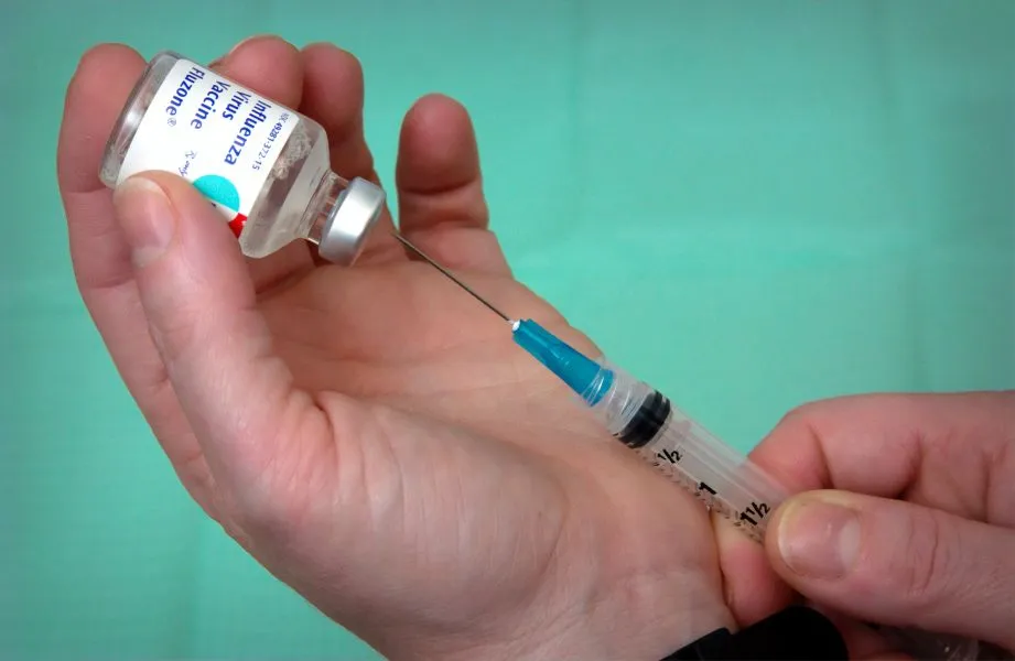 Εμβόλιο: Πώς κλείνουμε ραντεβού για την τρίτη δόση