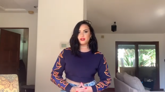 H Demi Lovato δημοπρατεί τα ρούχα της για φιλανθρωπικό σκοπό