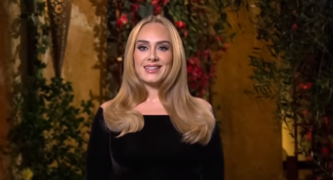 Adele: Η απολαυστική επιστροφή της στο 
