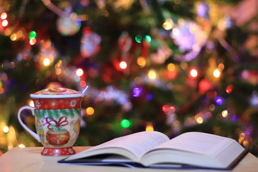 Χριστούγεννα 2020: 4 κλασικά βιβλία για να διαβάσεις την εορταστική περίοδο