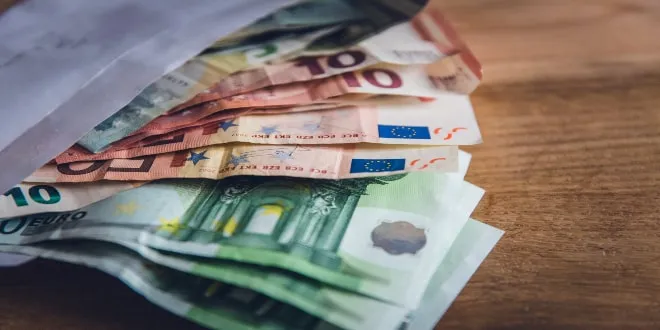 ΓΣΕΕ: Προτείνει την αύξηση του κατώτατου μισθού στα 751 ευρώ