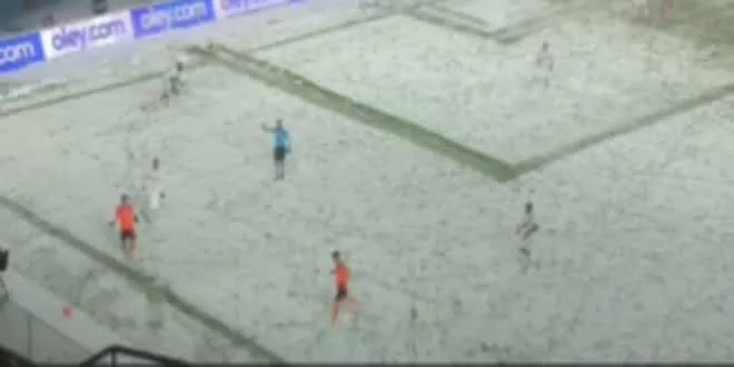 Η Σίβασπορ έβαλε τη λευκή εμφάνισή της στα χιόνια και δεν μπορούμε να διακρίνουμε τους παίκτες της ομάδας!