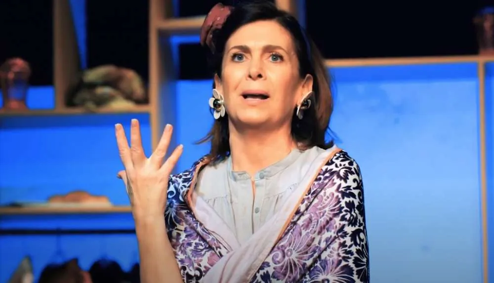 Απολυμένη: Η παράσταση με πρωταγωνίστρια την Κατερίνα Διδασκάλου για 8 ακόμη online παραστάσεις