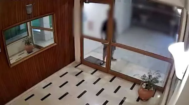 Νέα Σμύρνη: Νεαρή καταγγέλλει ότι άγνωστος άνδρας την ακολούθησε ως το σπίτι της (Video)