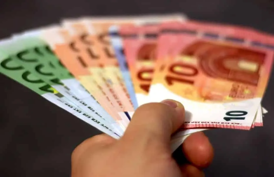 Έκτακτο επίδομα σε ευάλωτους: Ποιοι δικαιούνται έως 300 ευρώ για «δώρο Πάσχα»