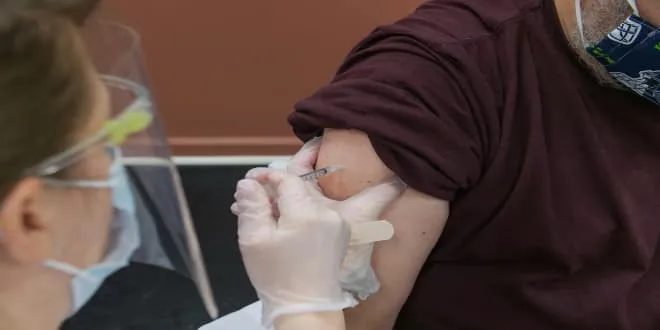 Κορωνοϊός: Πώς θα κλείσεις ραντεβού για την τρίτη δόση του εμβολίου