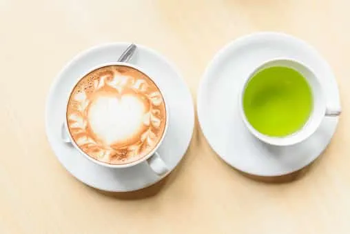 Πράσινο τσάι ή καφές; Ποιο ρόφημα είναι καλύτερο για την υγεία