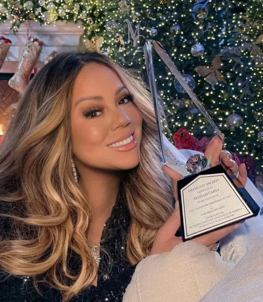 Mariah Carey: Πόσα χρήματα βγάζει κάθε χρόνο από το «All I Want For Christmas Is You»