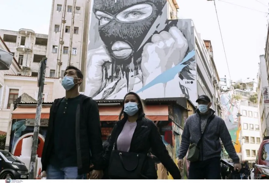 Κορωνοϊός: Πότε θα βγάλουμε τις μάσκες σε εξωτερικούς χώρους