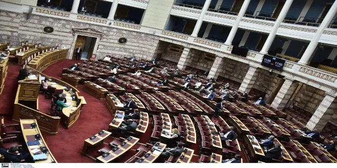Καταψηφίστηκε η πρόταση μομφής - Σφοδρή σύγκρουση στη Βουλή