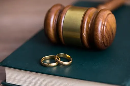 Διαζύγιο: Πλέον χρειάζονται λίγα κλικ για να πραγματοποιηθεί - Αναλυτικά η διαδικασία
