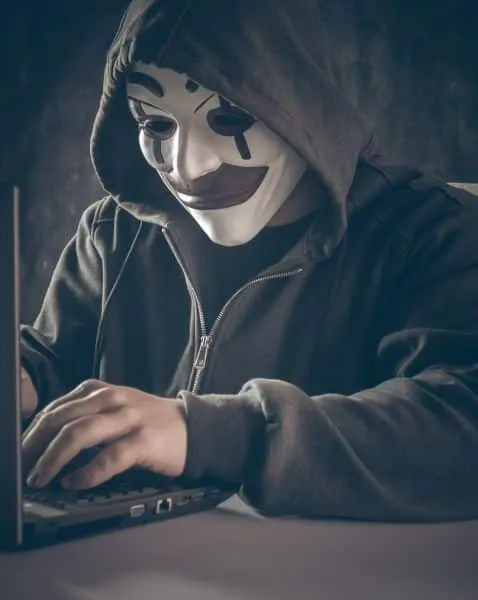 Οι Anonymous ανέλαβαν την ευθύνη για την επίθεση στα ρωσικά ΜΜΕ