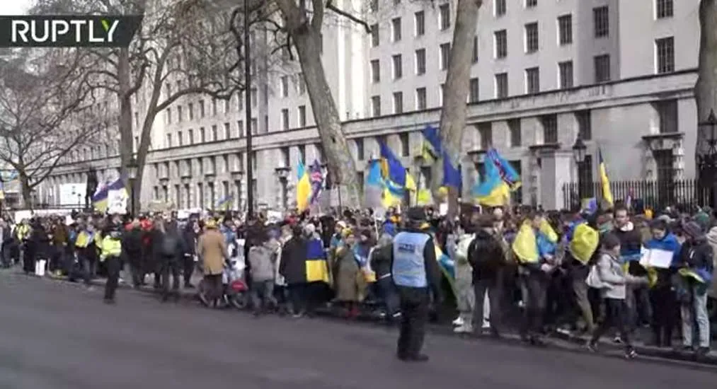 Πόλεμος στην Ουκρανία: «Σταματήστε αυτή την τρέλα» - Αντιπολεμικές διαδηλώσεις στην Ευρώπη