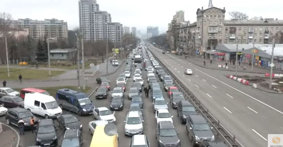 LIVE: Ουκρανοί εγκαταλείπουν το Κίεβο μετά τη στρατιωτική εισβολή της Ρωσίας στη χώρα