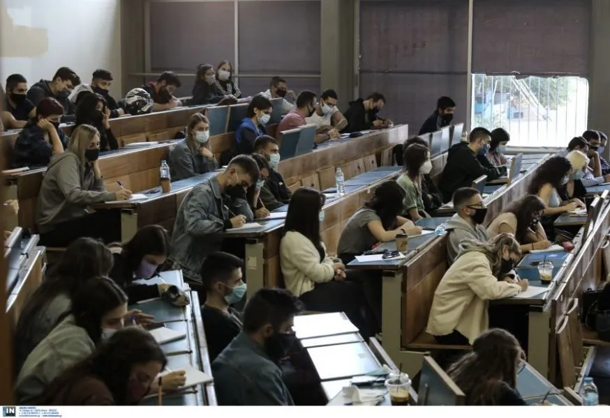 Πανελλήνιες 2022: Απόφοιτοι πανεπιστημίων με πτυχίο και χωρίς... επαγγελματικά δικαιώματα