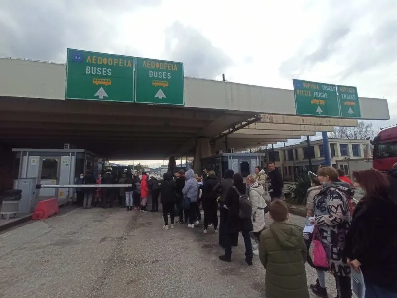 Σέρρες: Πάνω από 700 Ουκρανοί πρόσφυγες πέρασαν από το συνοριακό σταθμό του Προμαχώνα