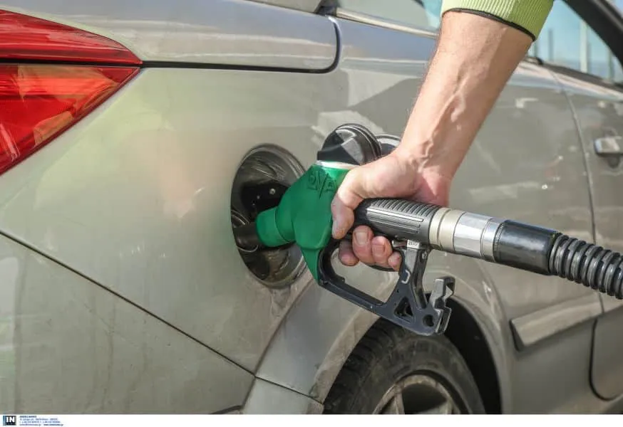 Έρχεται εκπτωτικό voucher για καύσιμα - Πώς θα παίρνετε την επιδότηση για βενζίνη και πετρέλαιο