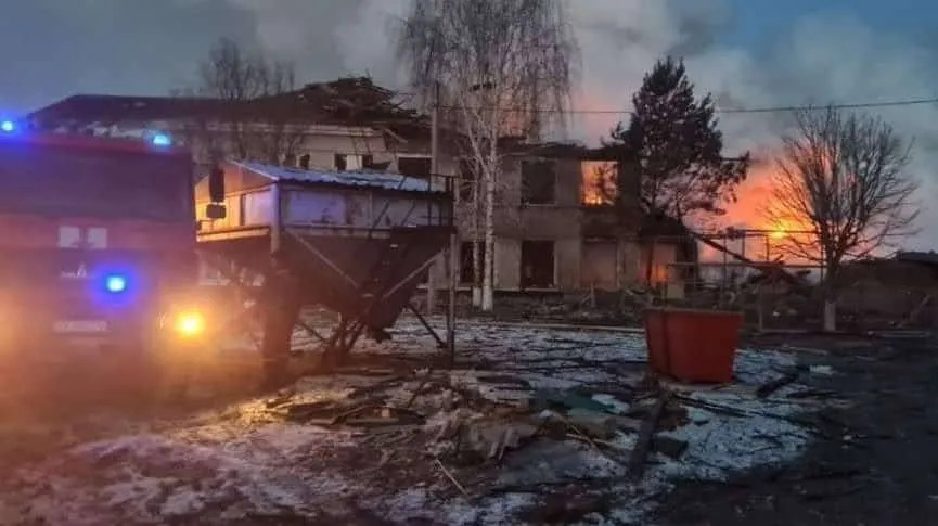 Πόλεμος στην Ουκρανία: Βομβαρδισμοί στο Χάρκοβο, καταστράφηκε ένα σχολείο (ΒΙΝΤΕΟ)