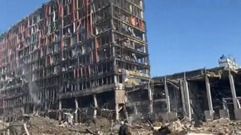 Ουκρανία: 8 νεκροί στο Κίεβο μετά τον βομβαρδισμό εμπορικού κέντρου - Σκληρές εικόνες και βίντεο