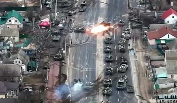 Πόλεμος στην Ουκρανία: Το βίντεο επίθεσης των Ουκρανών στη ρωσική φάλαγγα αρμάτων και θωρακισμένων