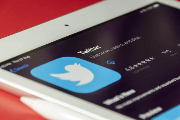 Twitter: Λάνσαρε σελίδα στο dark web για να παρακάμψει το μπλοκάρισμα στη Ρωσία