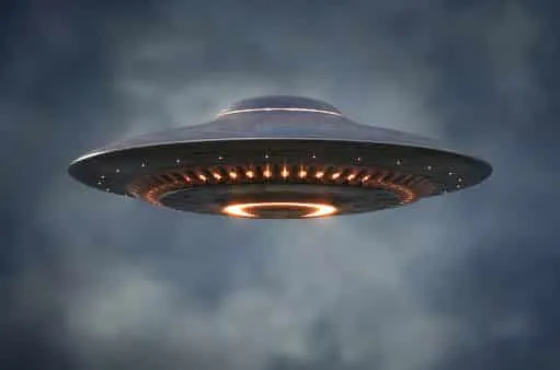 Άνδρας υποστηρίζει ότι είδε μαζί με τον γιο του UFO στην Επίδαυρο (ΒΙΝΤΕΟ)
