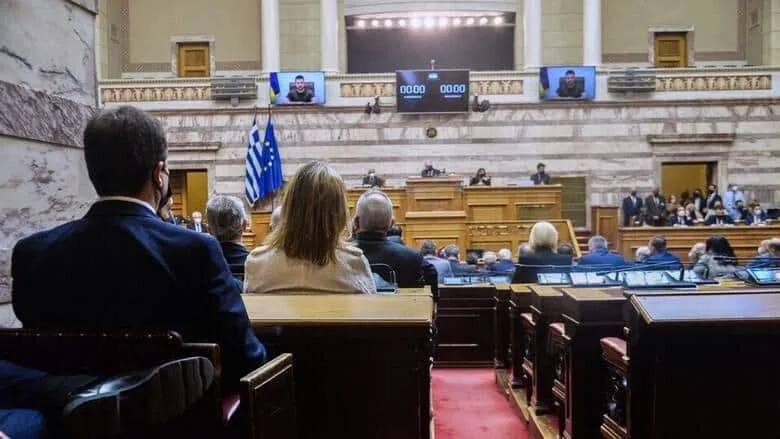 Οργή του κόσμου για την ομιλία ναζί στρατιώτη του τάγματος Αζόφ στην ελληνική Βουλή