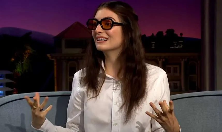 Lorde: Εξηγεί γιατί ζήτησε από τους θαυμαστές της σε συναυλία του 2017 να κάνουν ησυχία