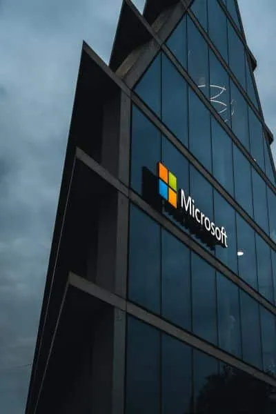 Microsoft: Με αυτό τον τρόπο στηρίζει τις εργαζόμενες που θέλουν να κάνουν άμβλωση