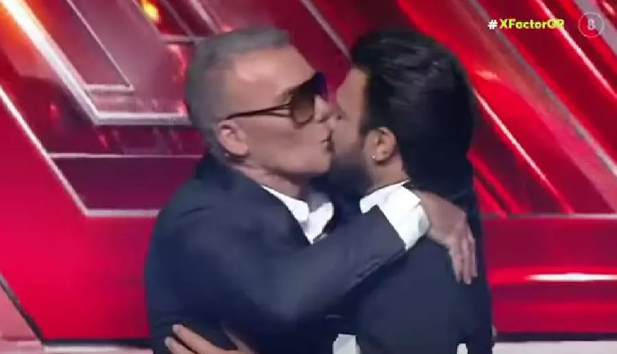 «X Factor»: Στέλιος Ρόκκος και Ανδρέας Γεωργίου φιλήθηκαν στο στόμα (ΒΙΝΤΕΟ)