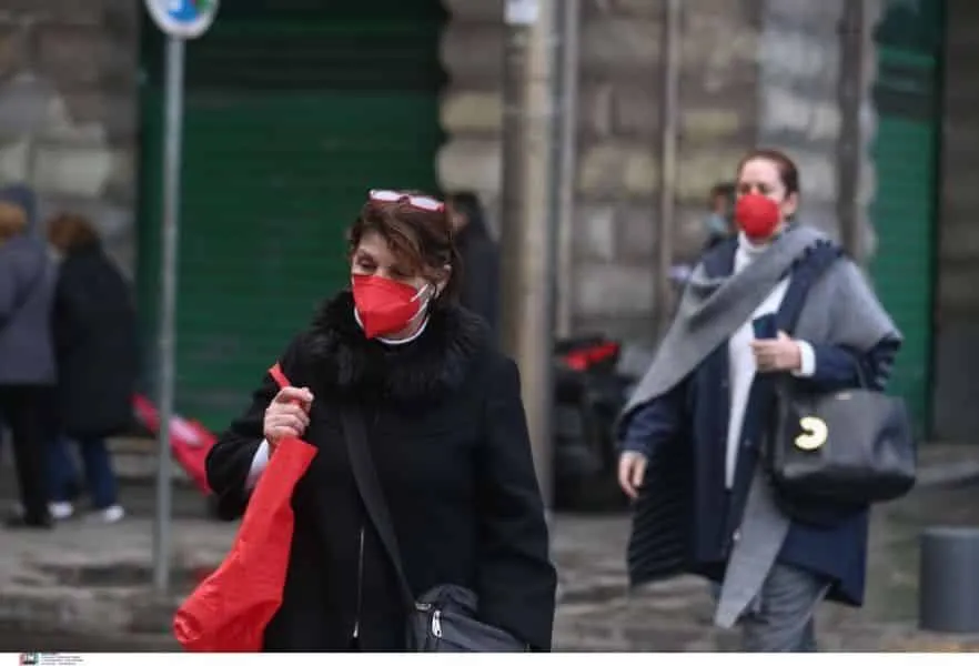 Κορωνοϊός: Σήμερα η ανακοίνωση του ΕΟΔΥ για τη χρήση μάσκας σε κλειστούς χώρους και νοσοκομεία