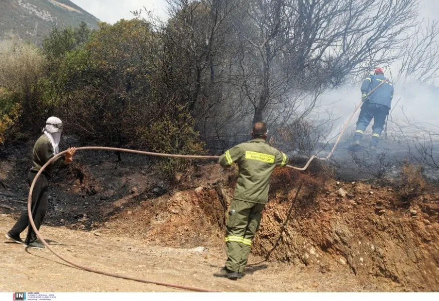 Νέα φωτιά στα Καλύβια - Προληπτική εκκένωση οικισμού