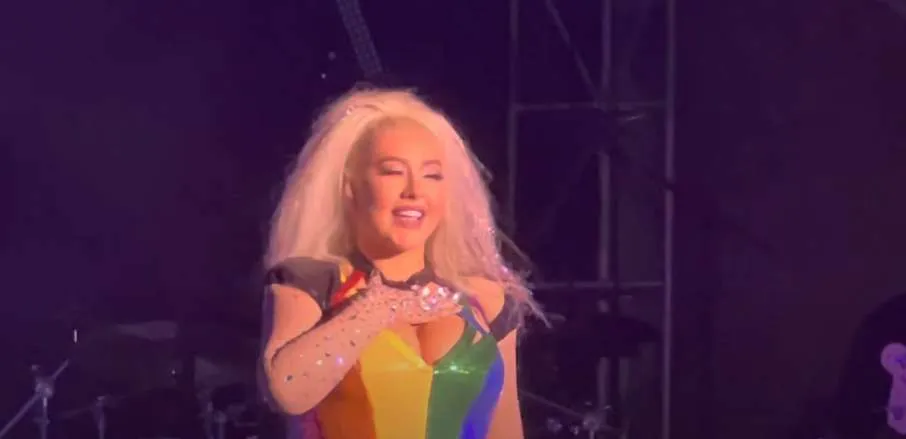 Christina Aguilera: Εμφανίστηκε με strap-on στο Pride του Λος Άντζελες - Αποθεώθηκε από το κοινό